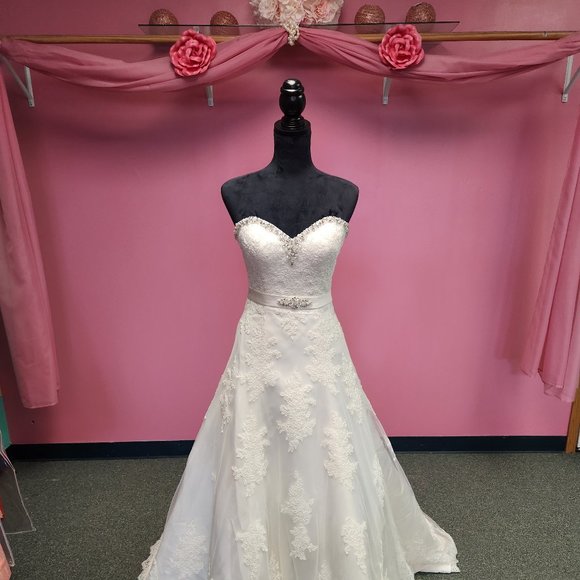 Symphony S3703 Ivory Size 6 Bridal Gown/Wedding Dress